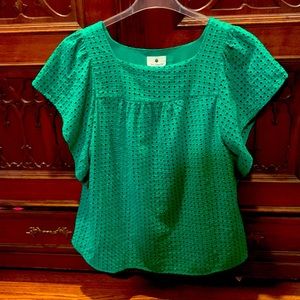 Betseys Boutique | eyelet kelly green blouse
